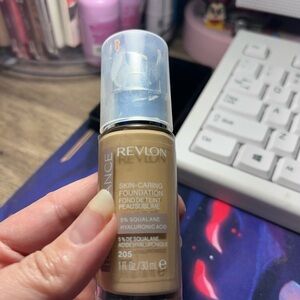 Revlon Skin-Caring Foundation - Tan